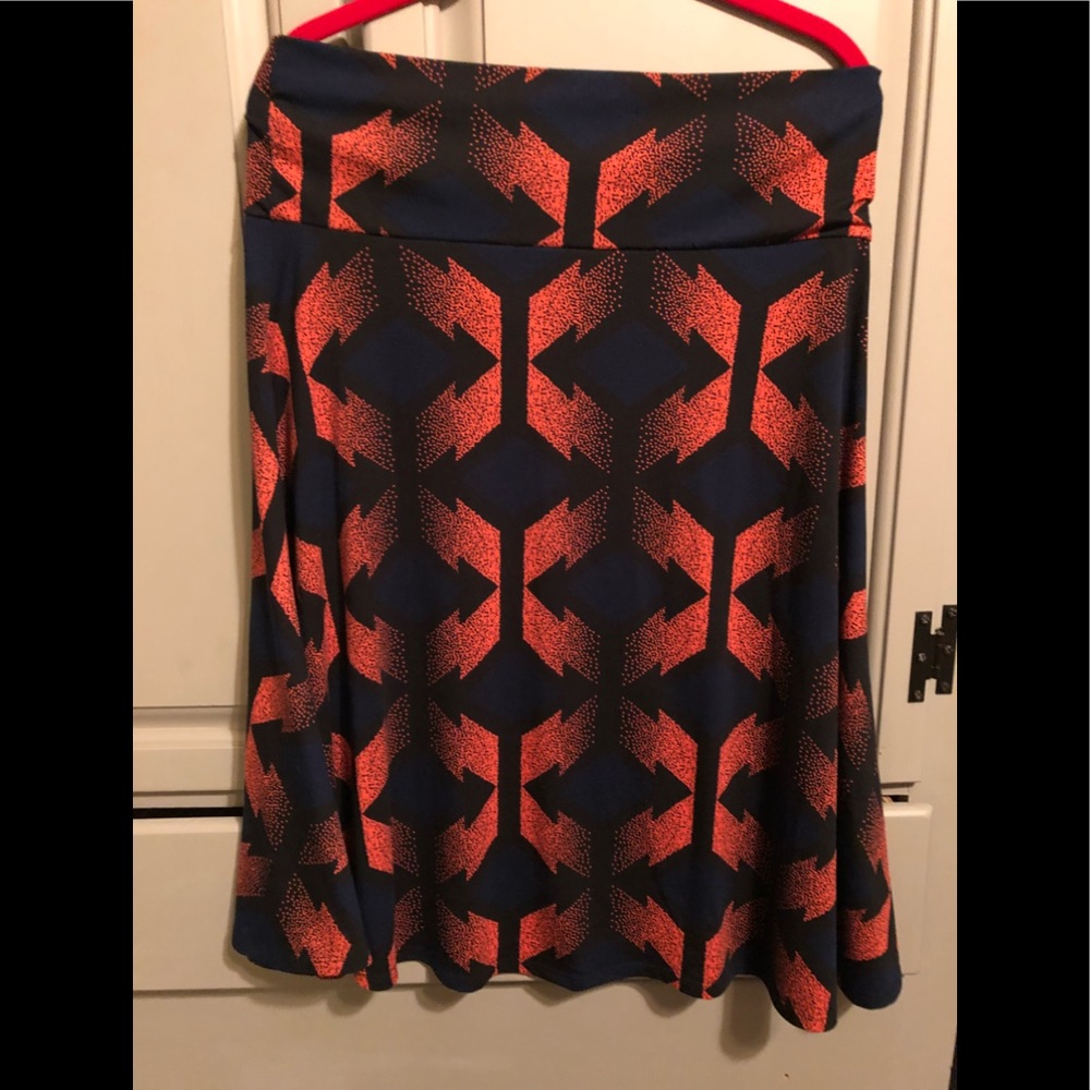 LuLaRoe AZURE skirt in an XL.